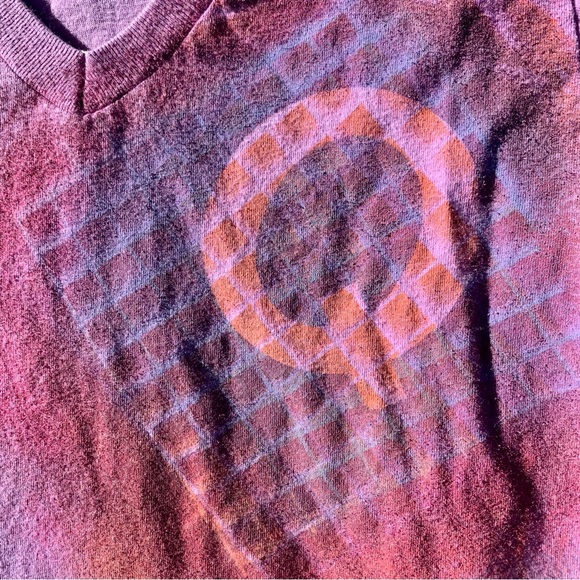 Hanes Handmade V-Neck “Q” Purple Painted Letter Tee One of A Kind Size Small 💜 - Picture 6 of 16